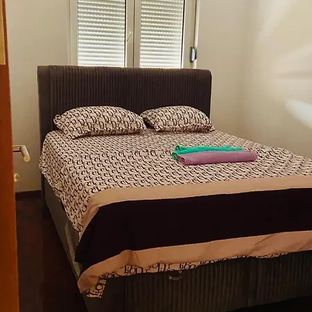 One Bedroom アパート *